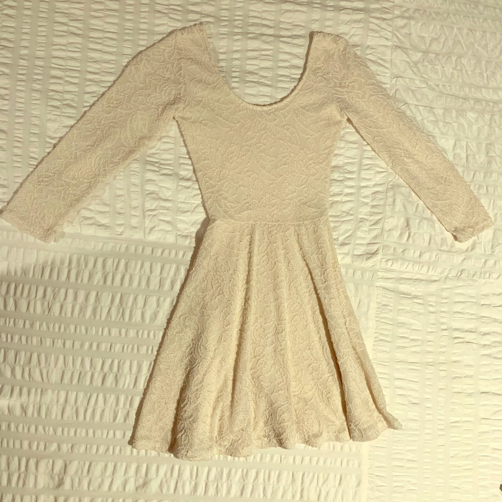 White long-sleeve dress